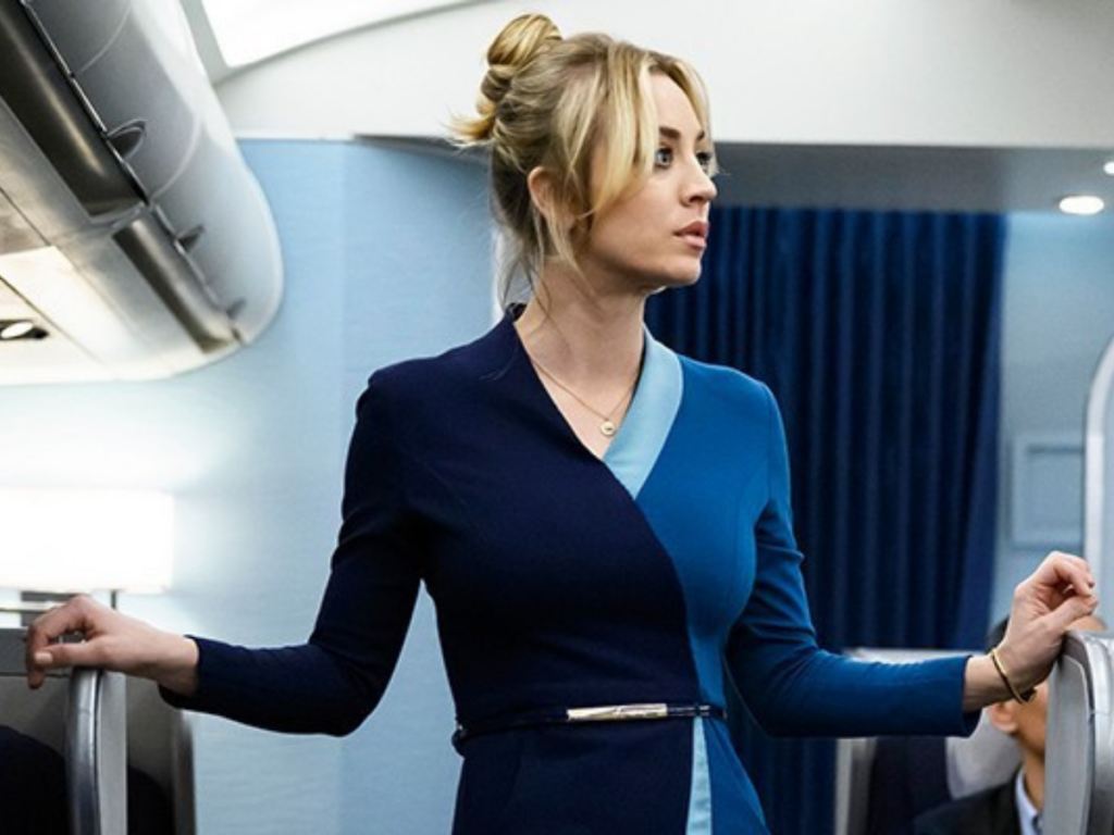 W serialu "Stewardesa" gra Kaley Cuoco, znana z "Teorii Wielkiego Wybuchu".